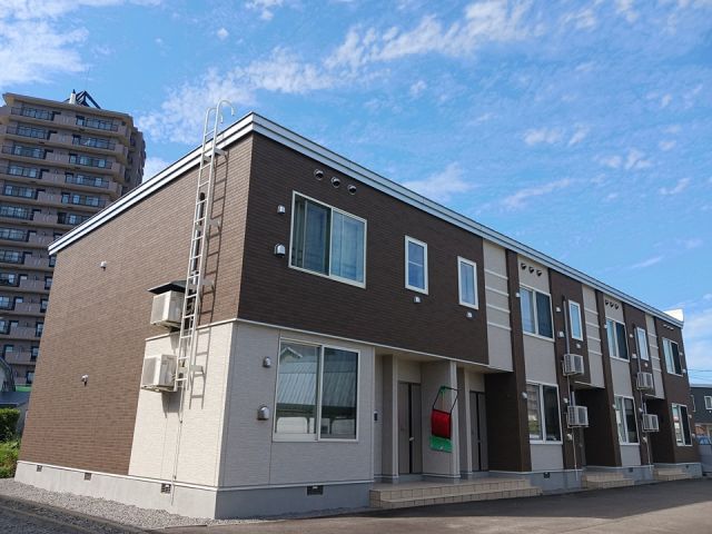 ＪＲ函館本線 旭川駅 バス乗車時間：16分 最寄りバス停で下車 徒歩3分 2階建 築15年の外観写真