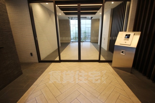 地下鉄堺筋線 南森町駅 徒歩8分 15階建 築8年の外観写真