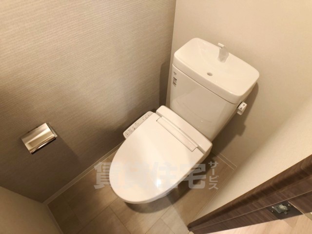 地下鉄堺筋線 南森町駅 徒歩8分 15階建 築8年のトイレ写真