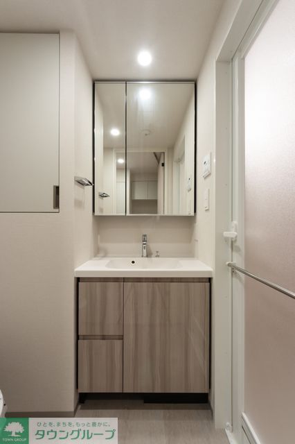 洗面設備　※写真は同タイプ住戸です。