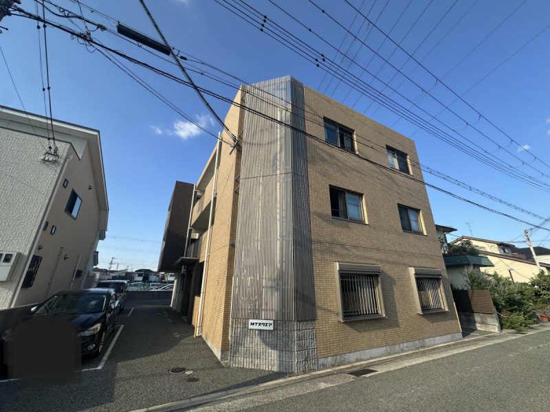 ＪＲ山陽本線 明石駅 バス乗車時間：10分 最寄りバス停で下車 徒歩2分 築16年