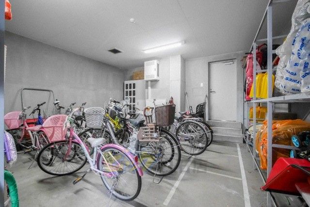 その他共有部分　屋内駐輪場完備しています♪