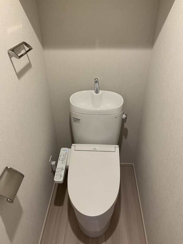 都営大江戸線 清澄白河駅 徒歩2分 9階建 築5年のトイレ写真