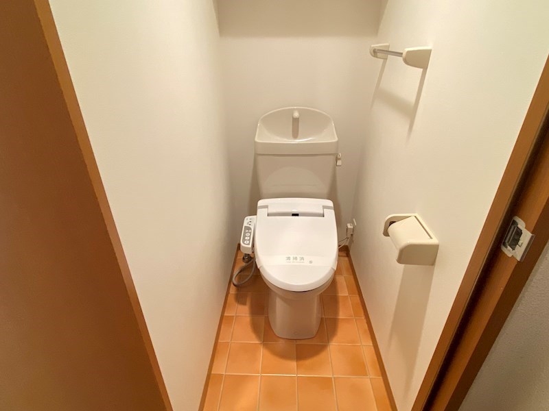 トイレ　同物件別室の画像です