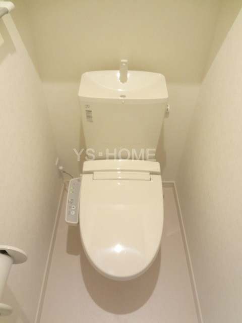 ＪＲ中央線 西荻窪駅 徒歩15分 2階建 築11年のトイレ写真