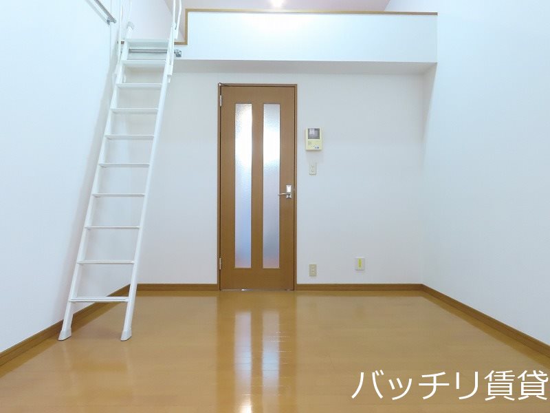 居室・リビング　類似写真使用のため、現状優先。