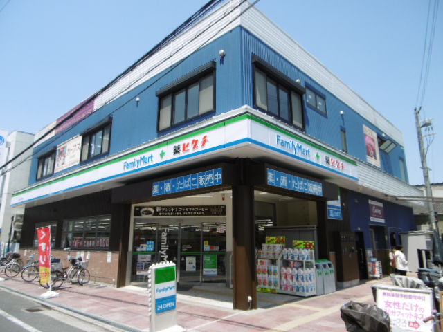 コンビニ　ファミリーマート＋薬ヒグチ　岩田南店（コンビニ）まで46m