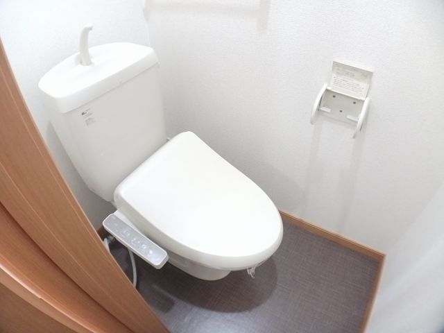 近鉄大阪線 二上駅 徒歩14分 2階建 築22年のトイレ写真
