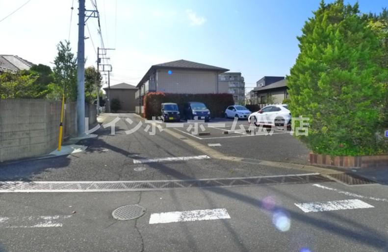 駐車場　車をお持ちの方に嬉しい駐車場付きの物件です