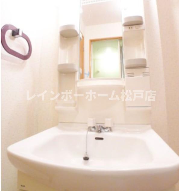 洗面設備　使いやすい洗面所です