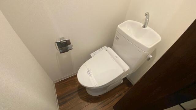 湘南新宿ライン宇須 大宮駅 徒歩11分 3階建 築6年のトイレ写真