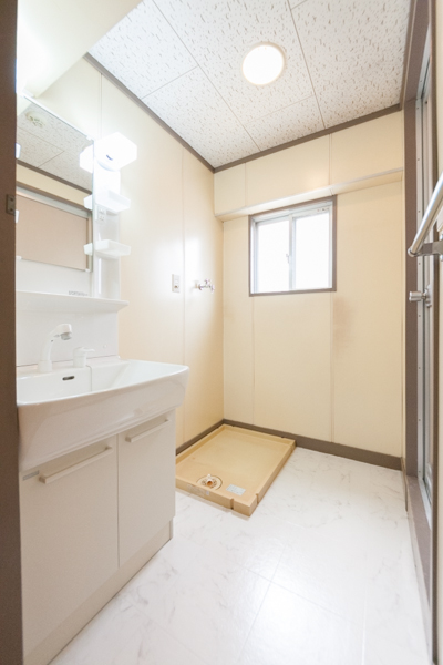 洗面設備　別部屋写真、現状優先