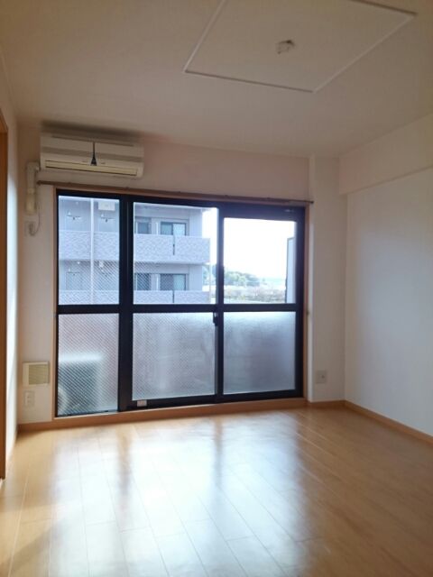 KOHOKU MTY Aの居間写真