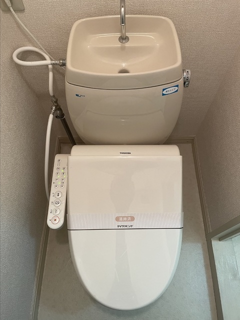 トイレ　温水洗浄便座