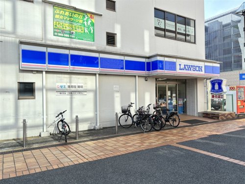 コンビニ　ローソン 都筑ふれあいの丘駅前店（コンビニ）まで836m