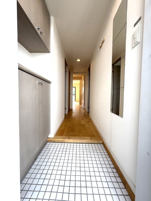 東急田園都市線 たまプラーザ駅 徒歩15分 3階建 築34年の玄関写真