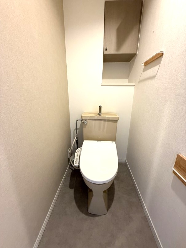 東急田園都市線 たまプラーザ駅 徒歩15分 3階建 築34年のトイレ写真