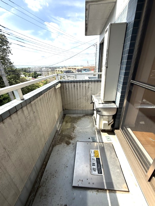 東急田園都市線 たまプラーザ駅 徒歩15分 3階建 築34年の内装写真