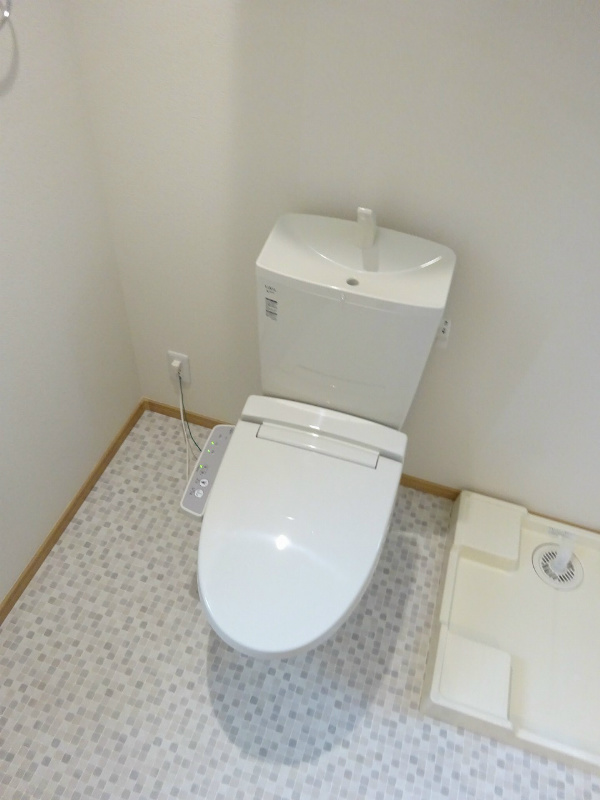 都営大江戸線 西新宿五丁目駅 徒歩9分 2階建 築10年のトイレ写真