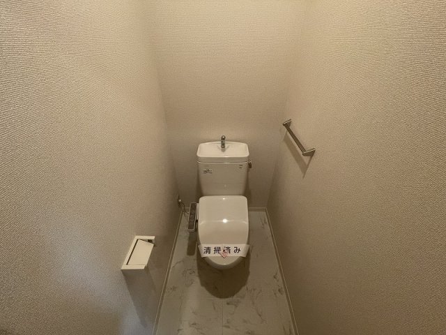 トイレ　人気シャワートイレ！バストイレ別です♪