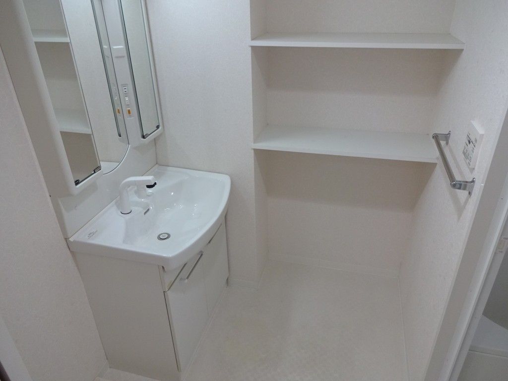 洗面設備　シンプルで使いやすいトイレです