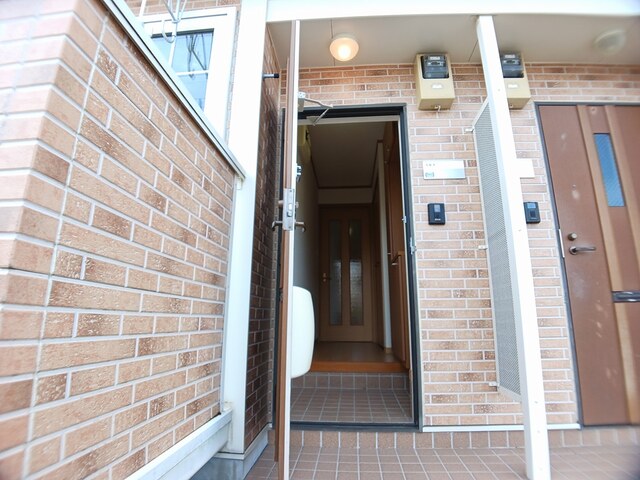 薩摩川内市 2階建 築24年の玄関写真