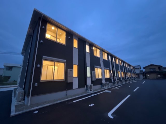 エントランス　外観写真（夜）