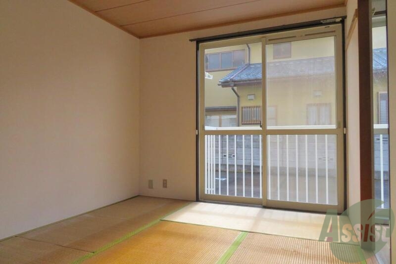 その他部屋・スペース　明るいお部屋で朝もスッキリ起きられそうですね。