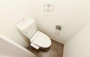 トイレ　人気のバス・トイレ別！シックな床デザイン×温水洗浄便座