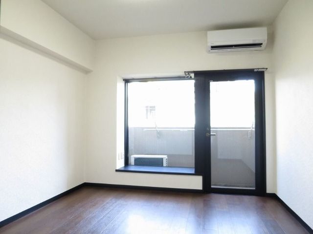 ピュアドーム南山荘通りの居間写真