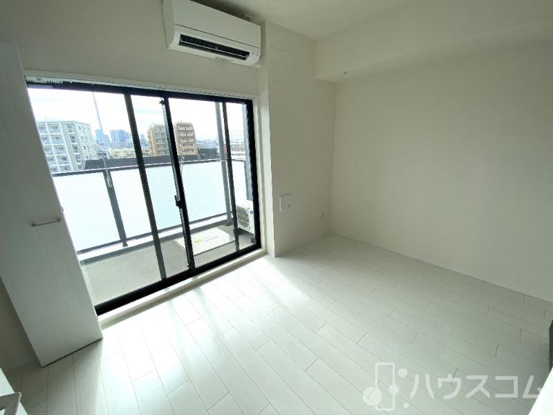 居室・リビング　白を基調にした明るいお部屋です。