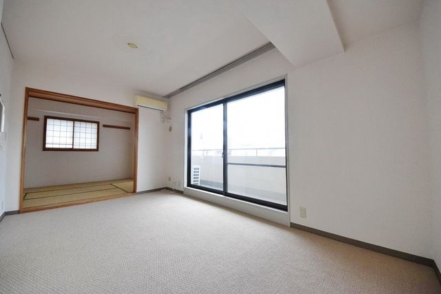 居室・リビング　♪大きな居室に和室もあるお部屋です♪