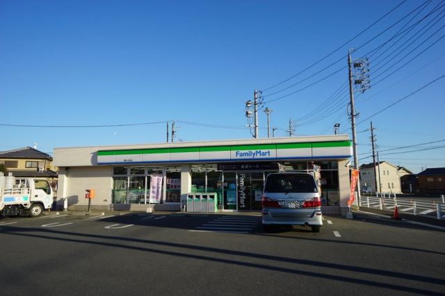コンビニ　ファミリーマート（コンビニ）まで1400m
