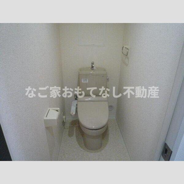 トイレ　※写真は別号室