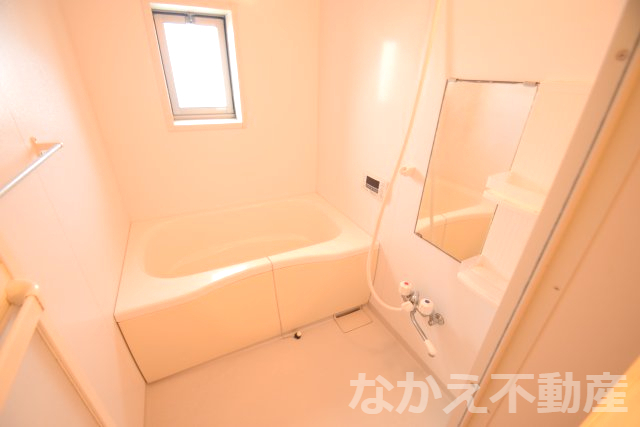 バス・シャワールーム　コンパクトで使いやすいお風呂です