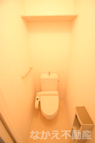 トイレ　落ち着いた色調のトイレです