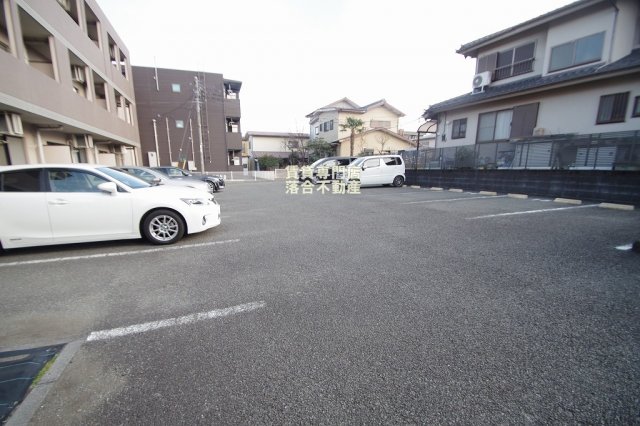 駐車場　敷地内駐車場完備