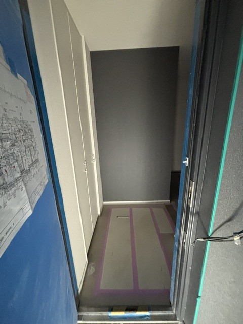 玄関　※別号室の参考写真となります。