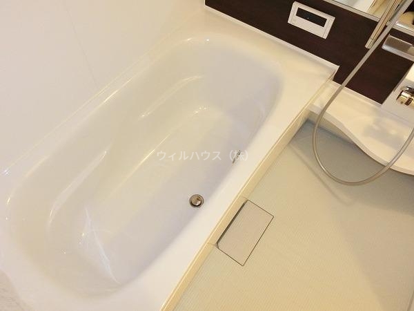 バス・シャワールーム　浴室乾燥機、追焚機能付の広々バスルーム！