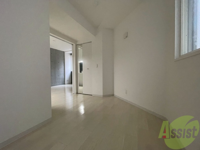 その他部屋・スペース　寝室はこちらです。光が差し込む、温かみのあるお部屋です。