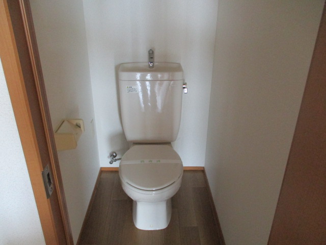 浜松市中央区 2階建 築26年のトイレ写真