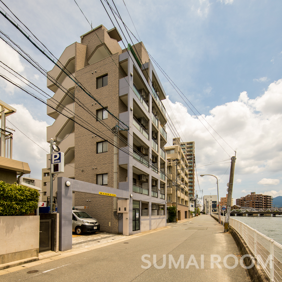 福岡市早良区百道のマンションの建物外観