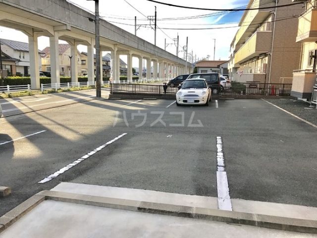 【モナリエ野路の駐車場】