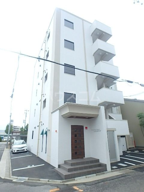 名古屋市中川区九重町のマンションの建物外観