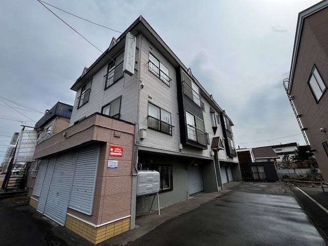札幌市清田区真栄一条のアパートの建物外観