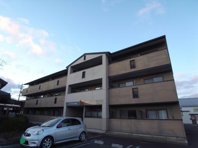羽島市足近町市場のマンションの建物外観