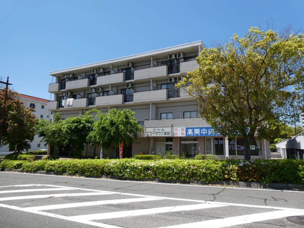 東広島市高屋高美が丘のマンションの建物外観