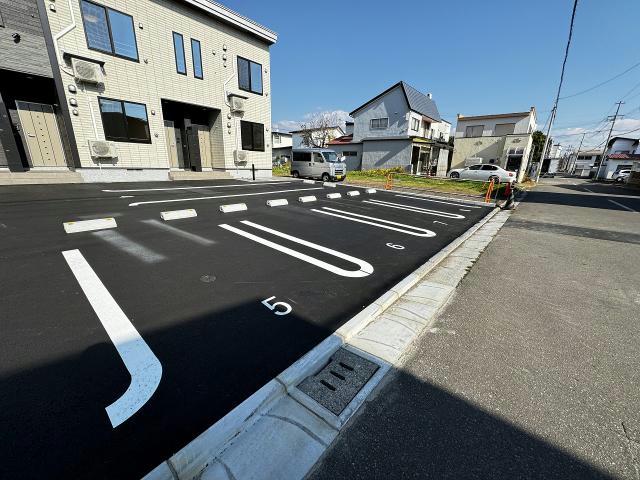 【函館市湯浜町のアパートの駐車場】