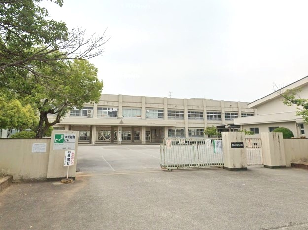 【フジパレス高知 E棟の小学校】