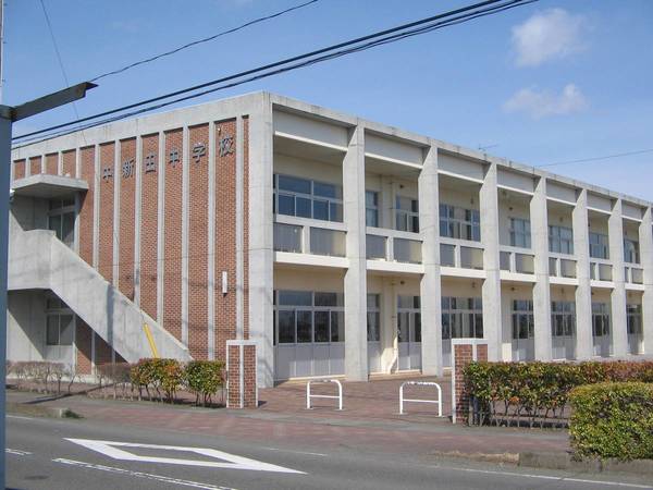 【ビレッジハウス中新田1号棟の中学校】